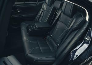 Lexus ES300h with Digital Door Monitors 2020 года  (UK)
